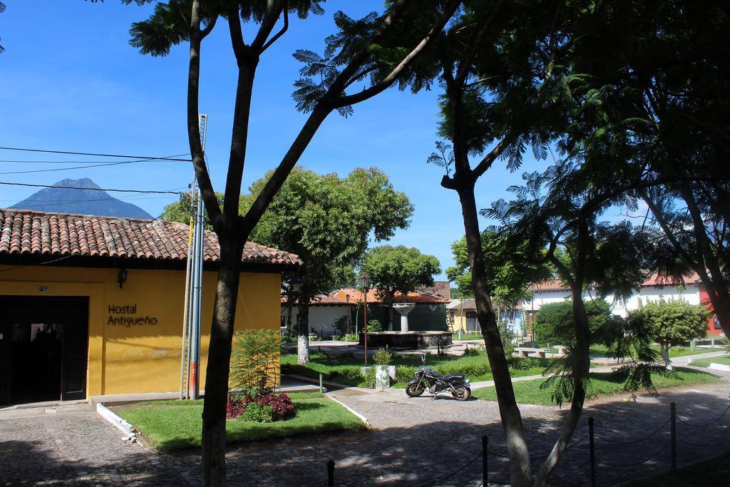 Hostal Antigueeno Antigua Bagian luar foto