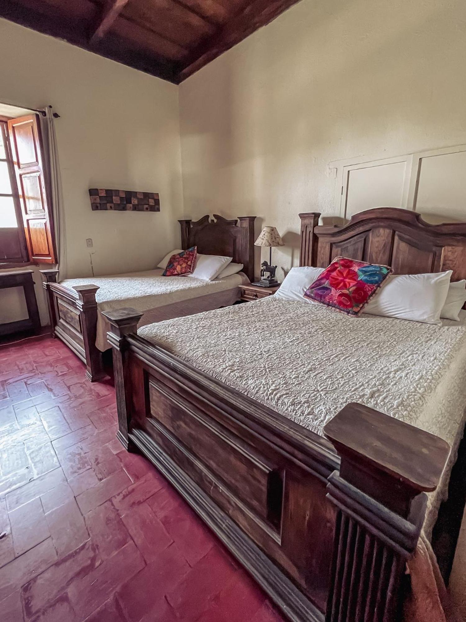 Hostal Antigueeno Antigua Bagian luar foto