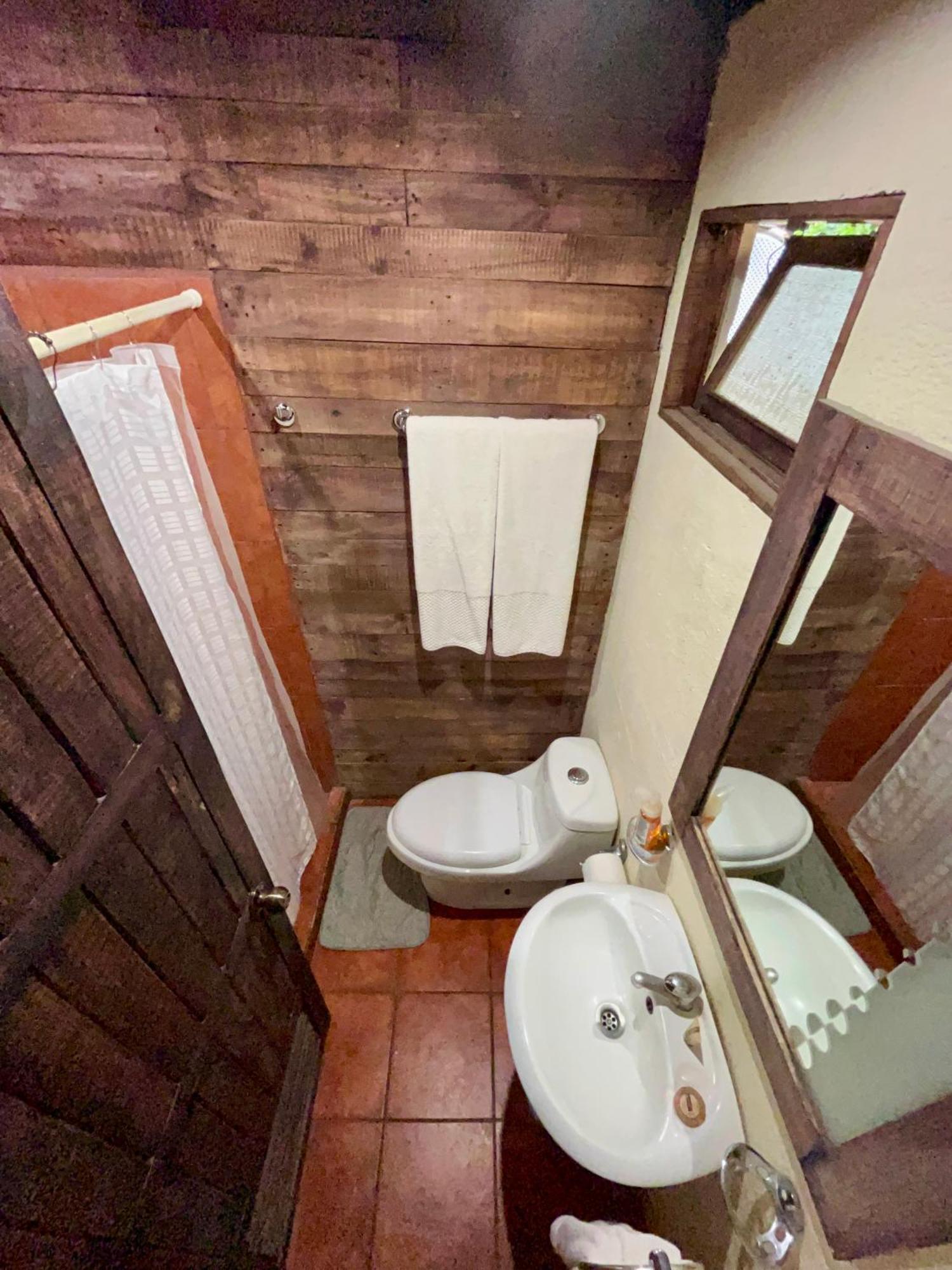 Hostal Antigueeno Antigua Bagian luar foto