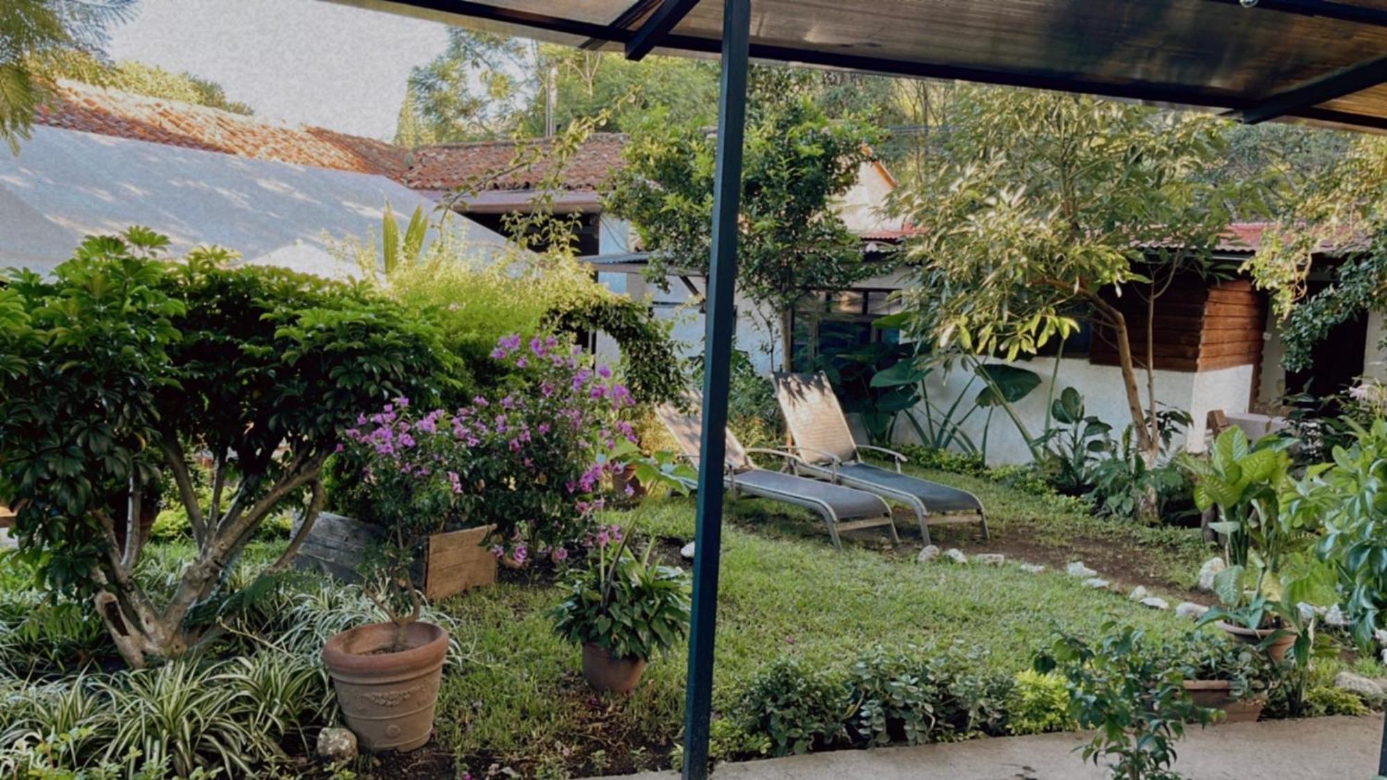 Hostal Antigueeno Antigua Bagian luar foto