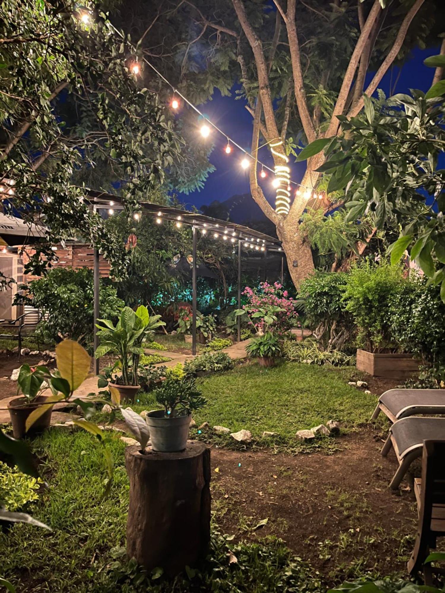 Hostal Antigueeno Antigua Bagian luar foto