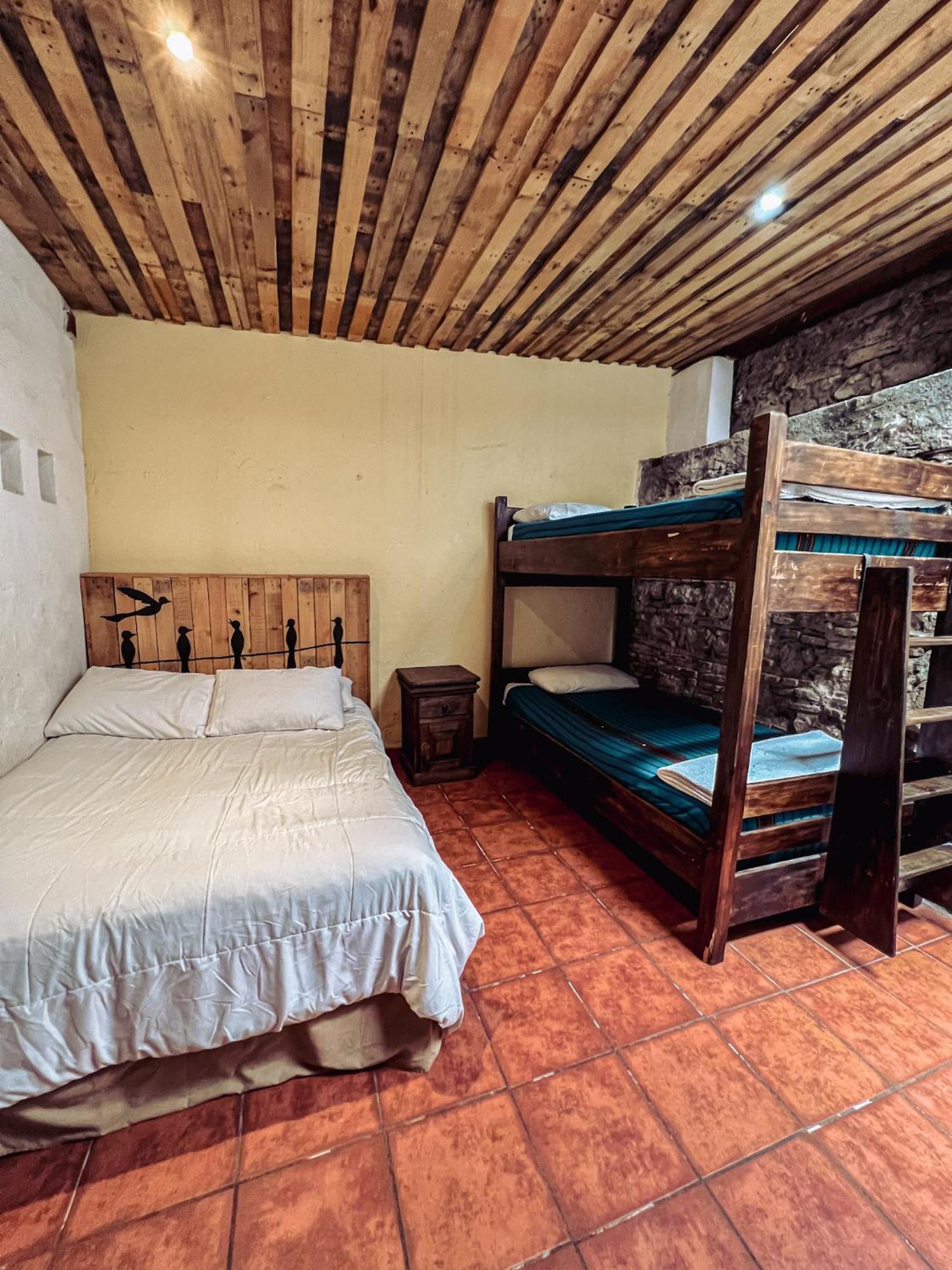 Hostal Antigueeno Antigua Bagian luar foto