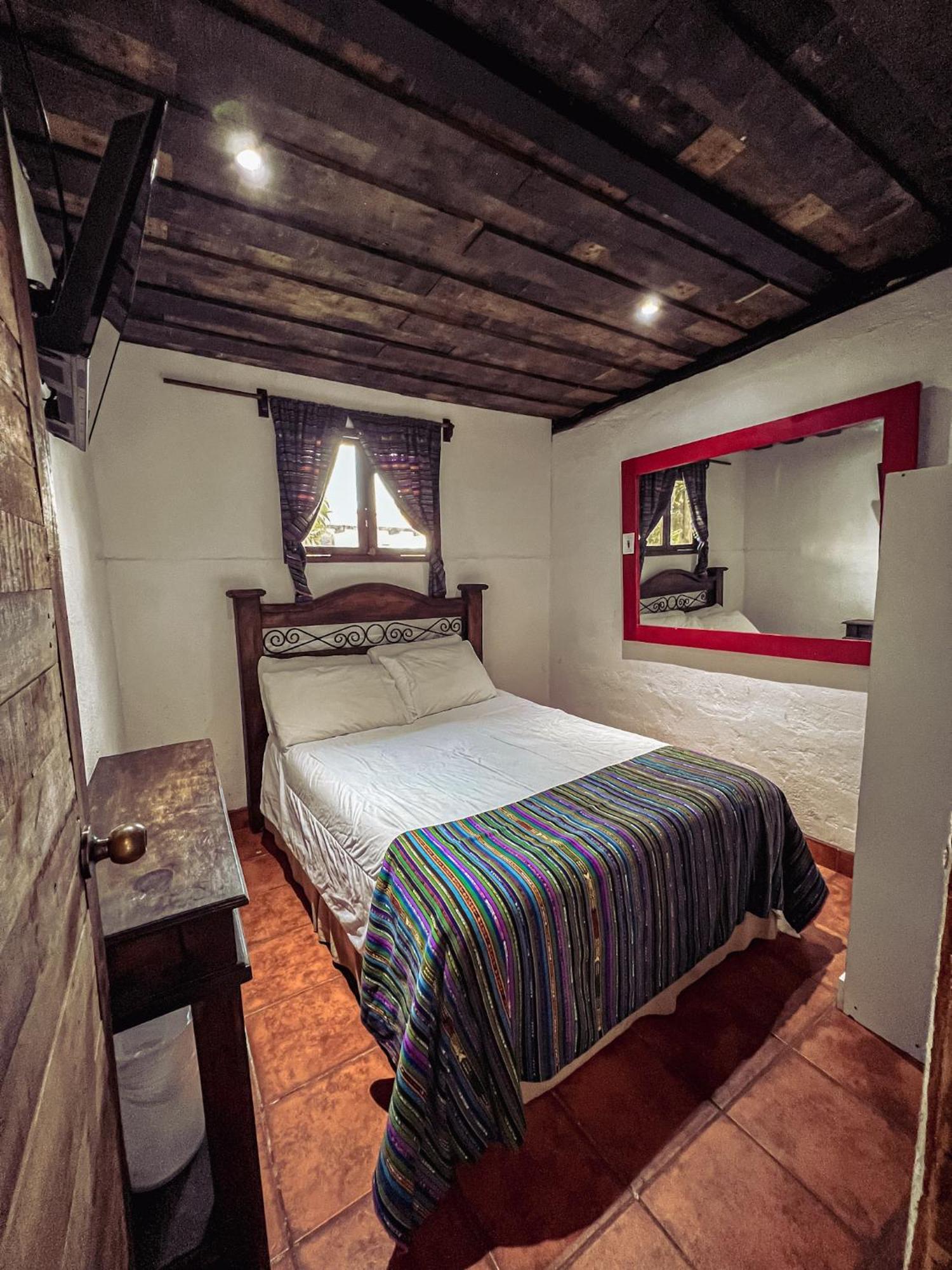 Hostal Antigueeno Antigua Bagian luar foto