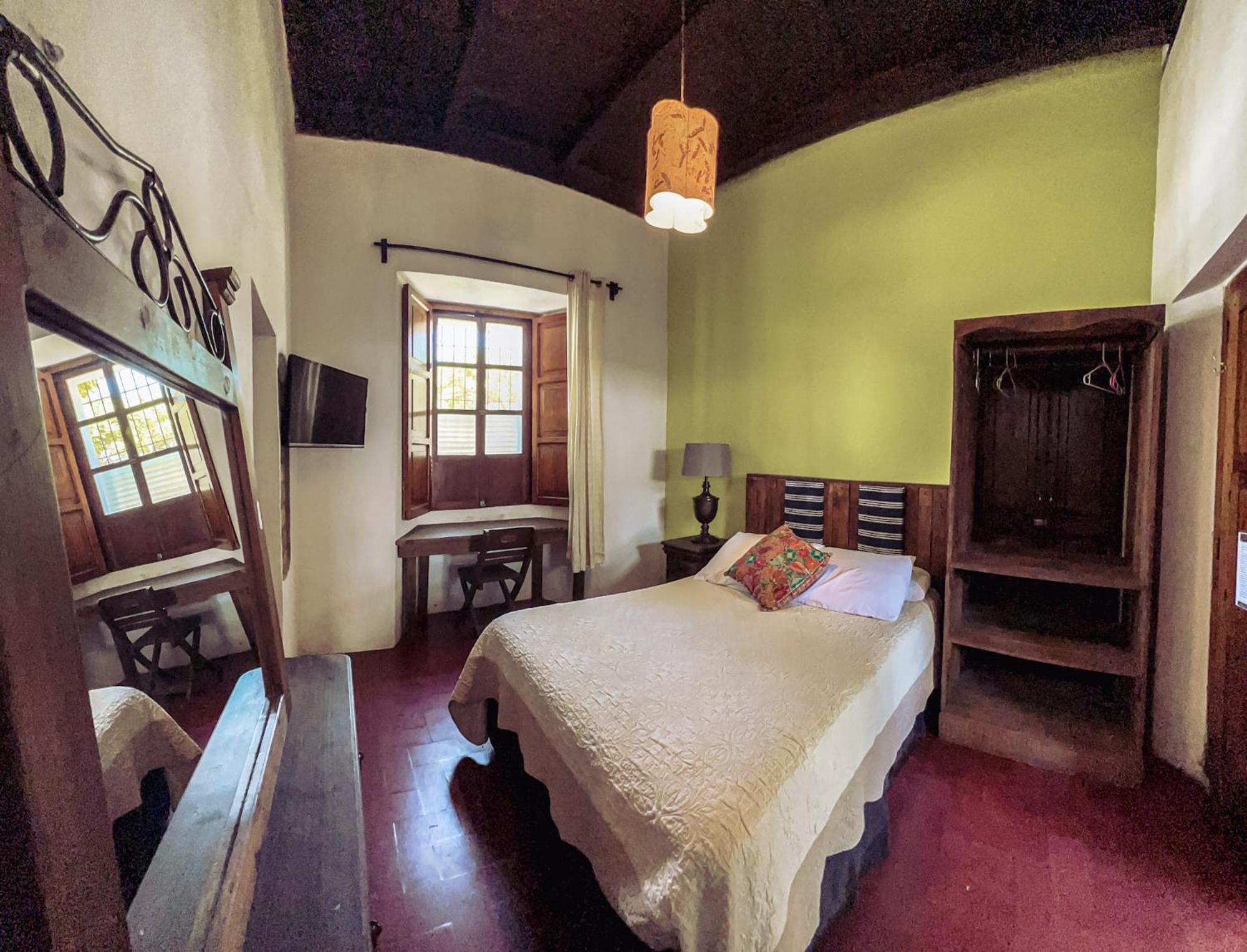 Hostal Antigueeno Antigua Bagian luar foto