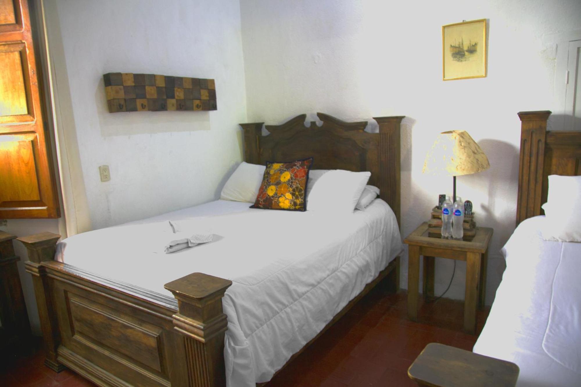 Hostal Antigueeno Antigua Bagian luar foto