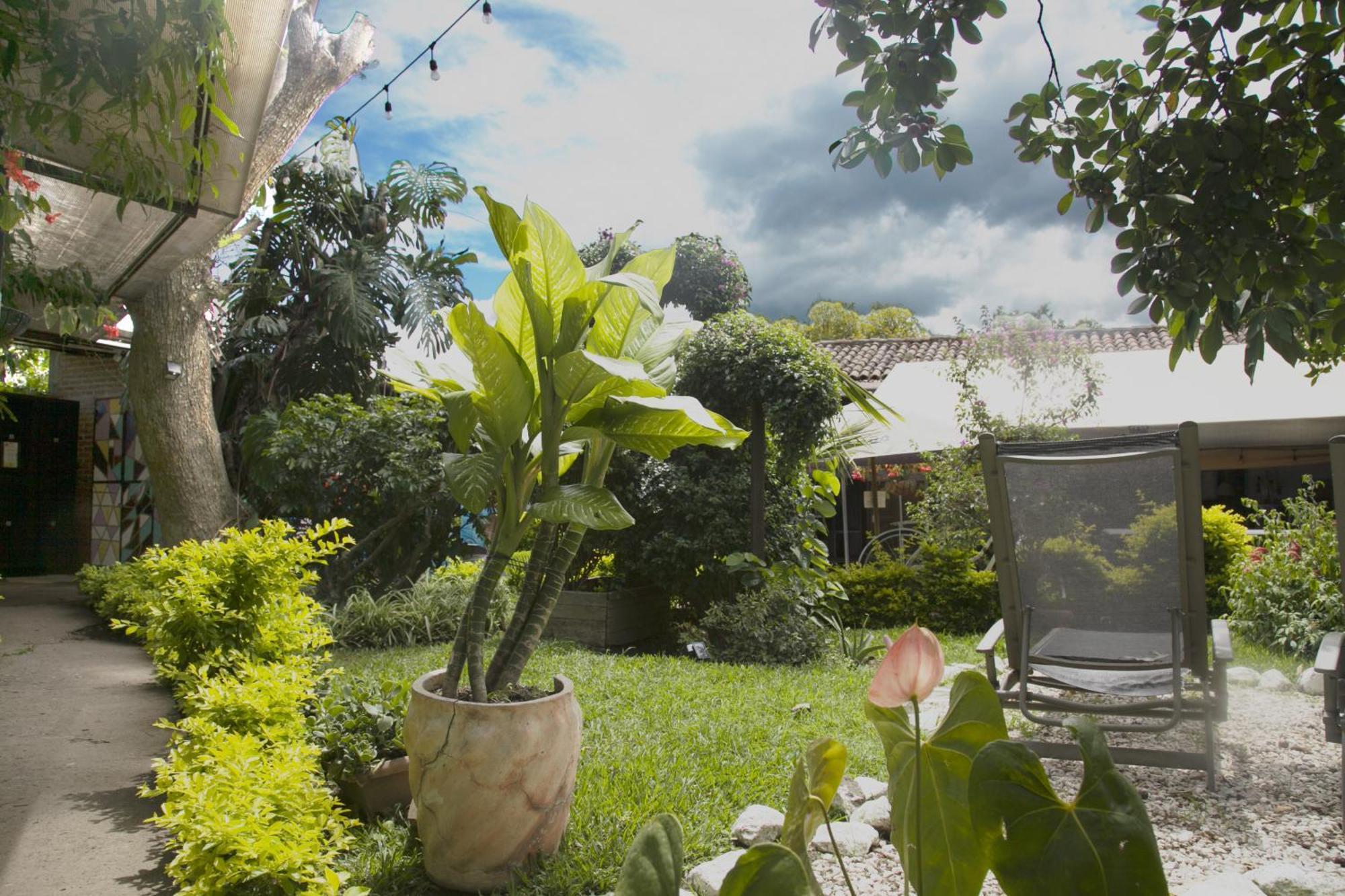 Hostal Antigueeno Antigua Bagian luar foto